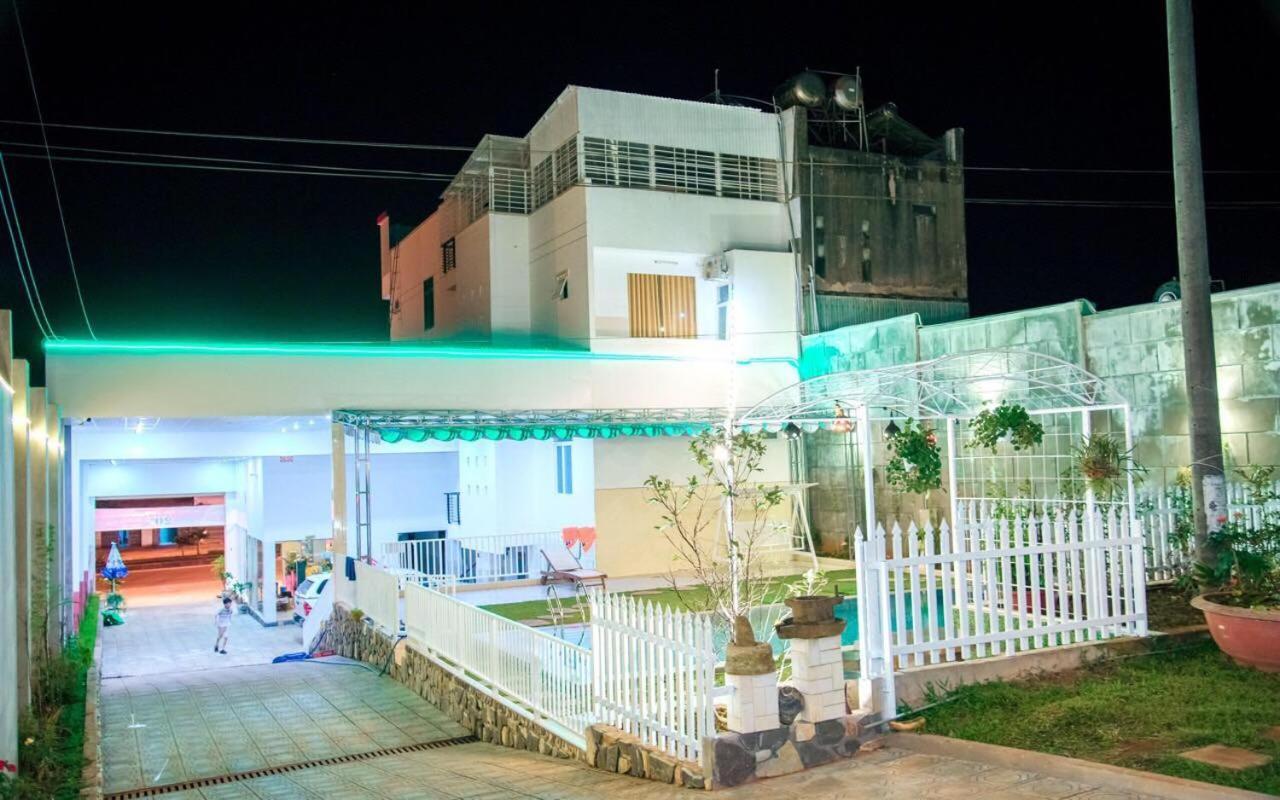 Plei Holang Thu Hien Hotel Pleiku - By Bay Luxury מראה חיצוני תמונה