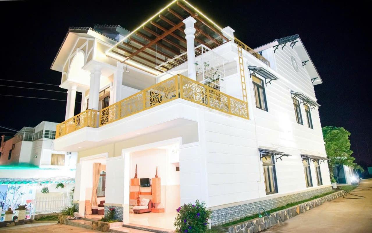 Plei Holang Thu Hien Hotel Pleiku - By Bay Luxury מראה חיצוני תמונה