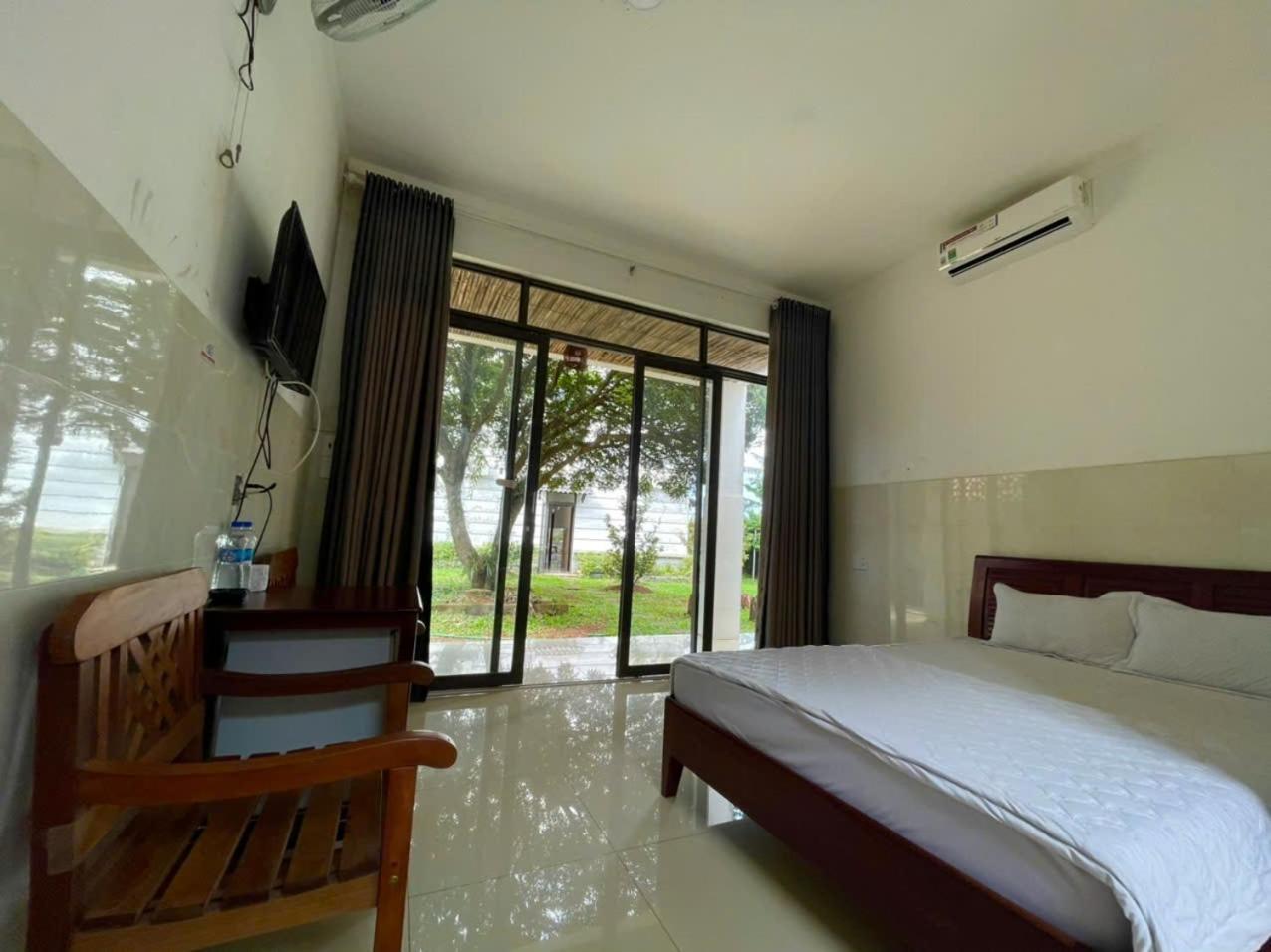Plei Holang Thu Hien Hotel Pleiku - By Bay Luxury מראה חיצוני תמונה