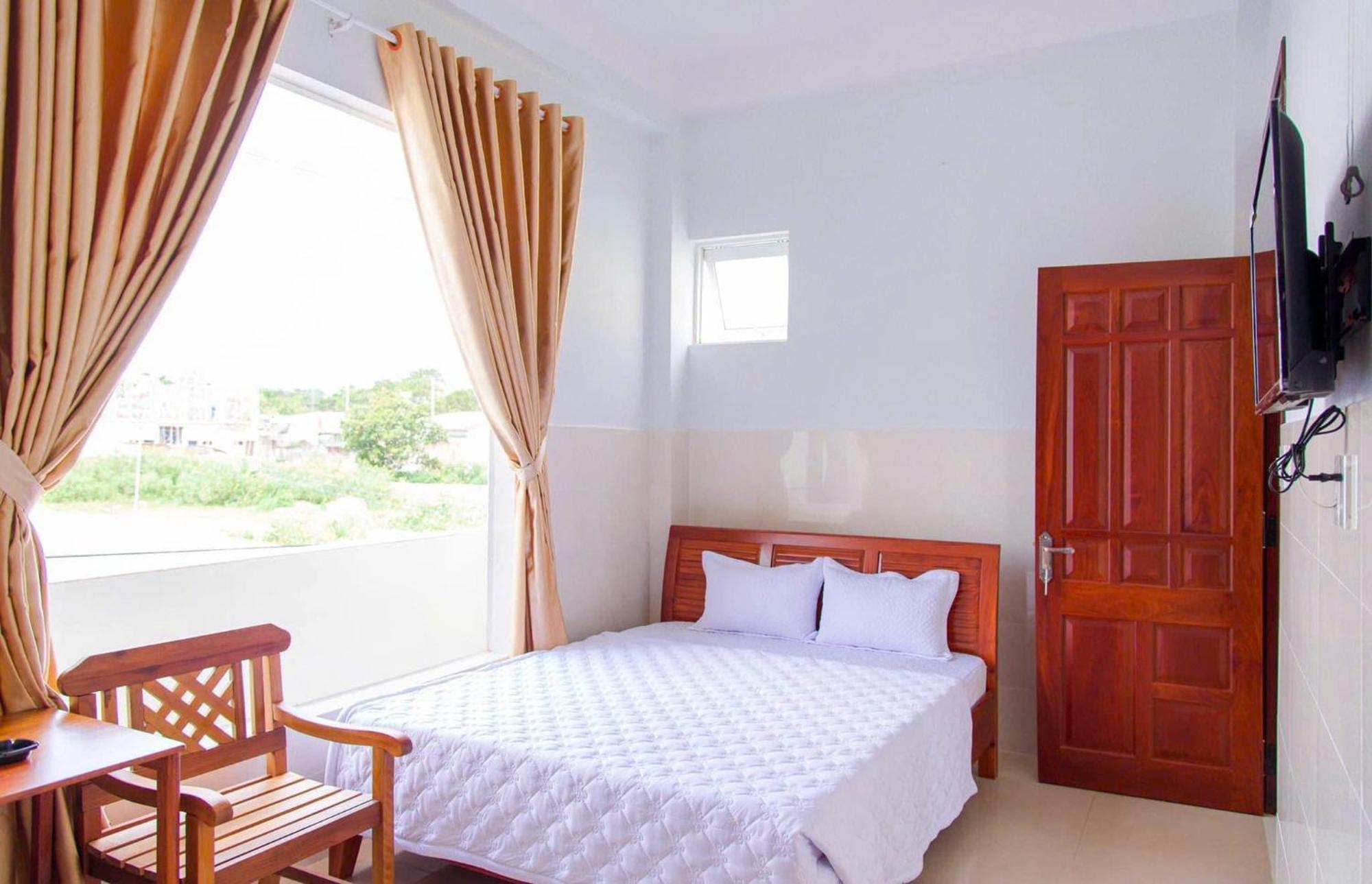 Plei Holang Thu Hien Hotel Pleiku - By Bay Luxury מראה חיצוני תמונה